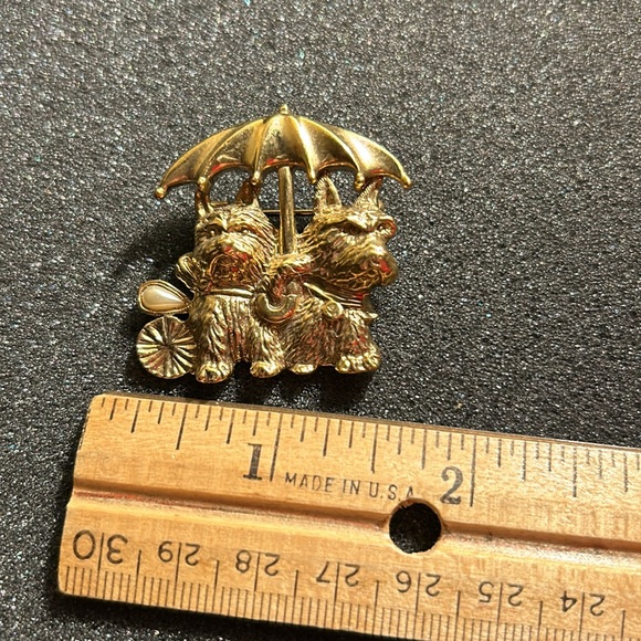 Puppies with umbrella pin and rain drop detail - Picture 3 of 3